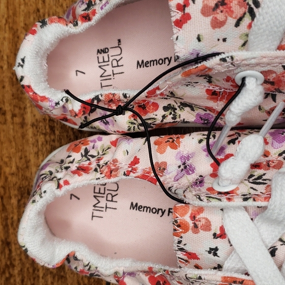 time and tru women's scrunch back sneakers NWT size 7 - Picture 6 of 8